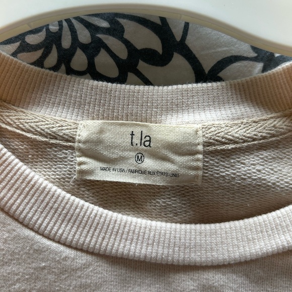 Cream Ruffle Sleeve Top with 🦞 Embroidery - Picture 4 of 5